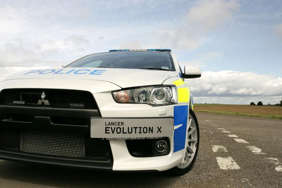  Mitsubishi Lancer Evolution X UK Police Car 2009 года  (фото 11 из 19)